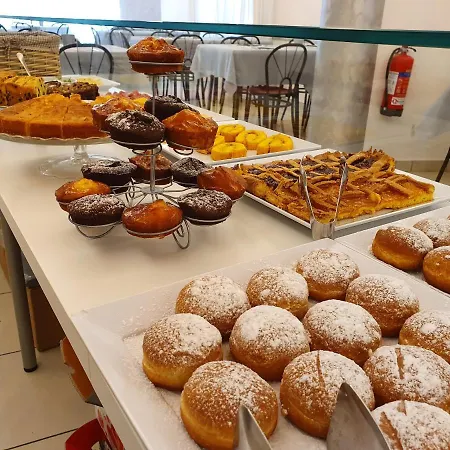 玛瑞娜酒店 3* 里乔内